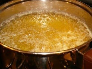 Ghee en ebulition - recette du beurre clarifie